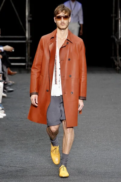 Look 8